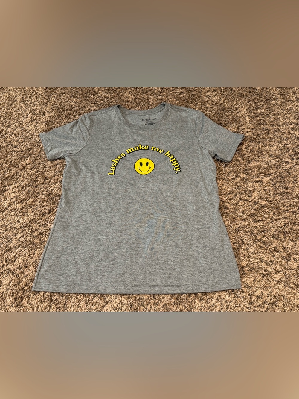Dear Lash & Love Lashes Make Me Happy Gray Graphic Tee